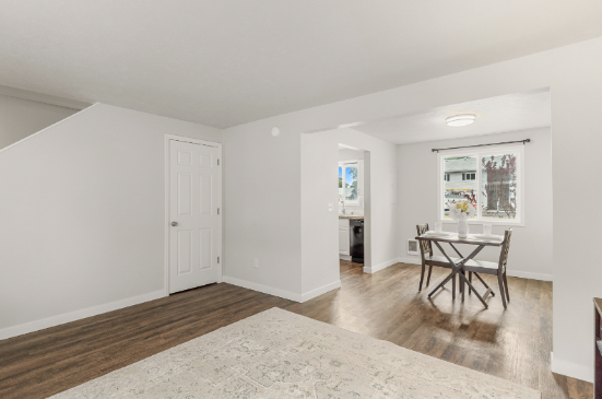 2001 East Desmet Avenue - 1